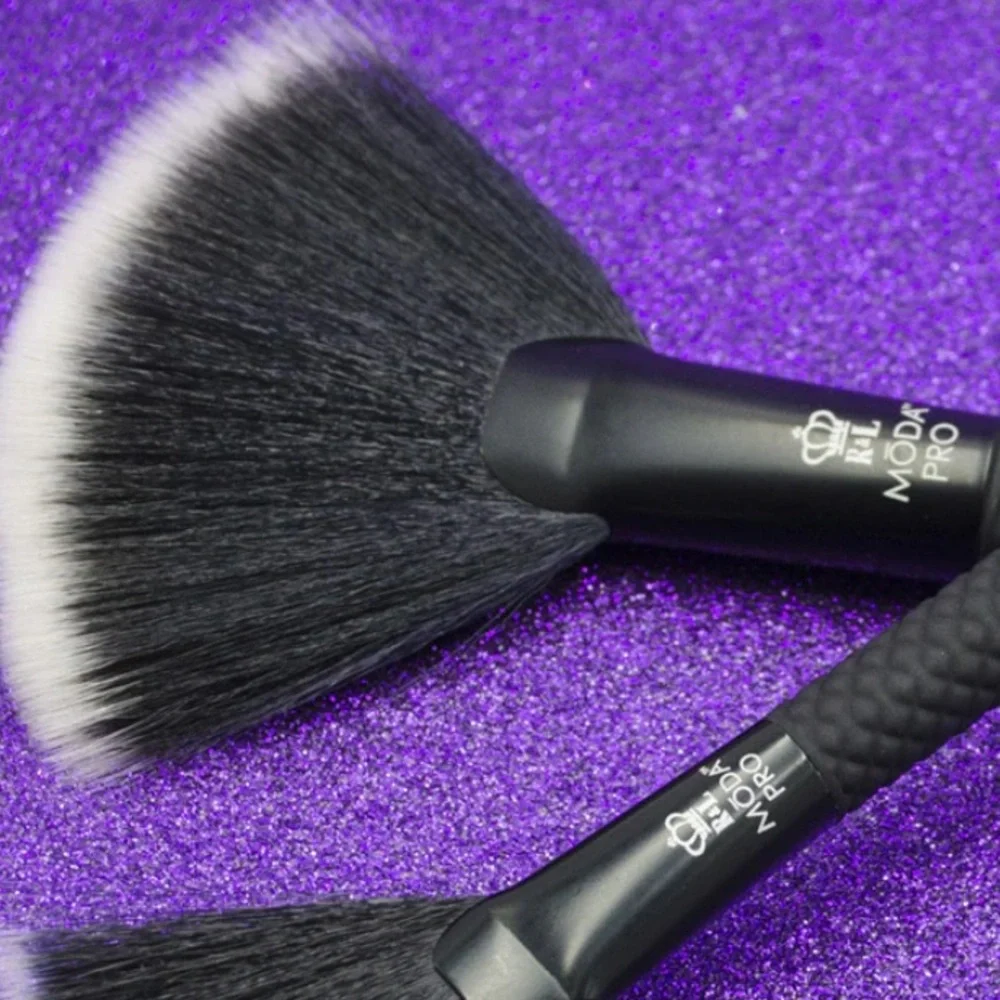 MODA PRO HIGHLIGHT BRUSH